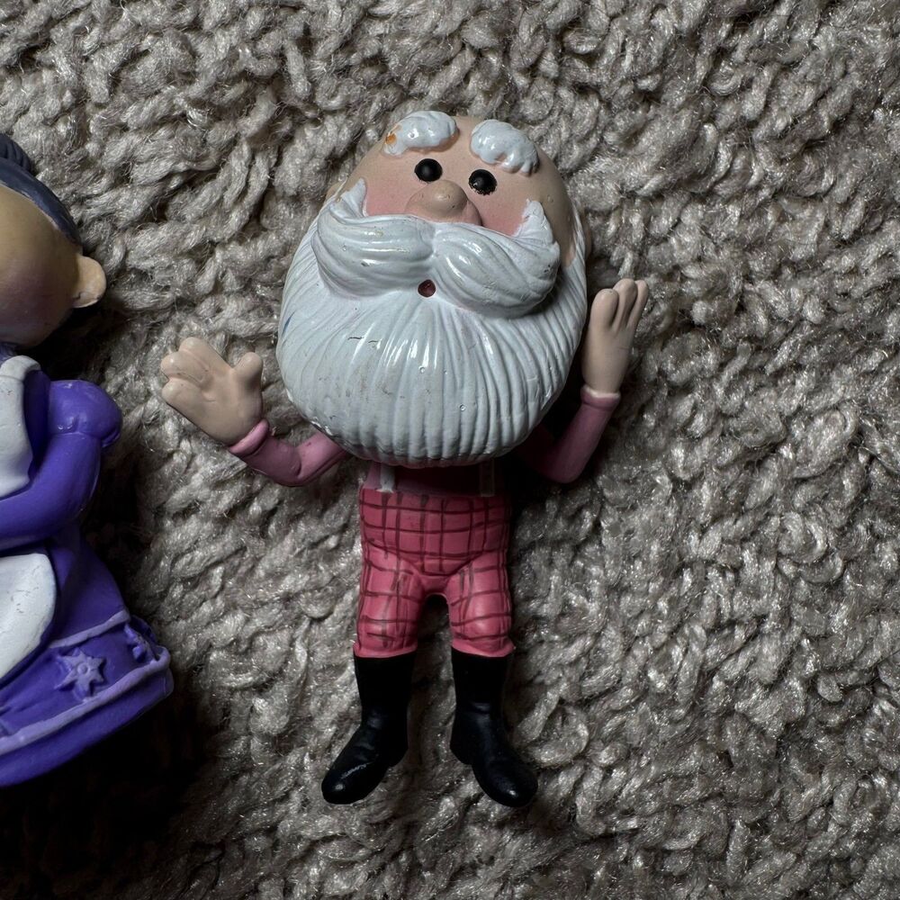 Vintage Playing Mantis Santa Mrs. Claus Figures Rudolph The Red-Nosed Reindeer - Picture 4 of 6